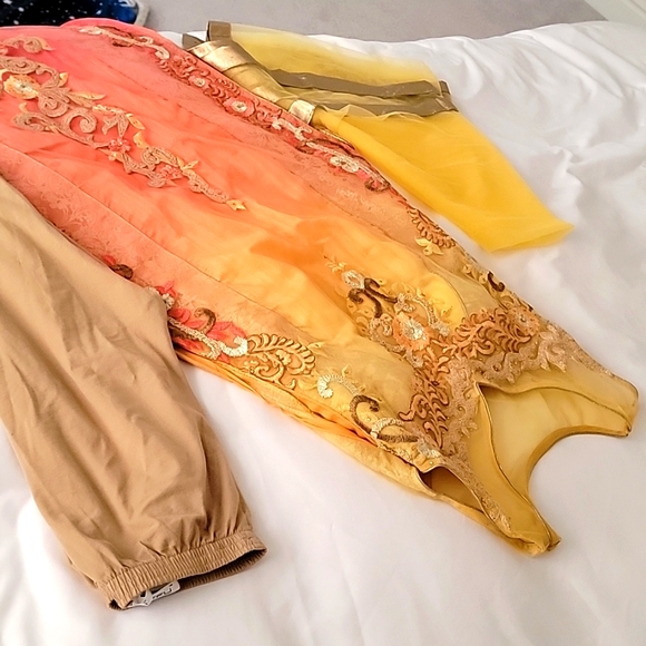 Salwar suit - Picture 3 of 3